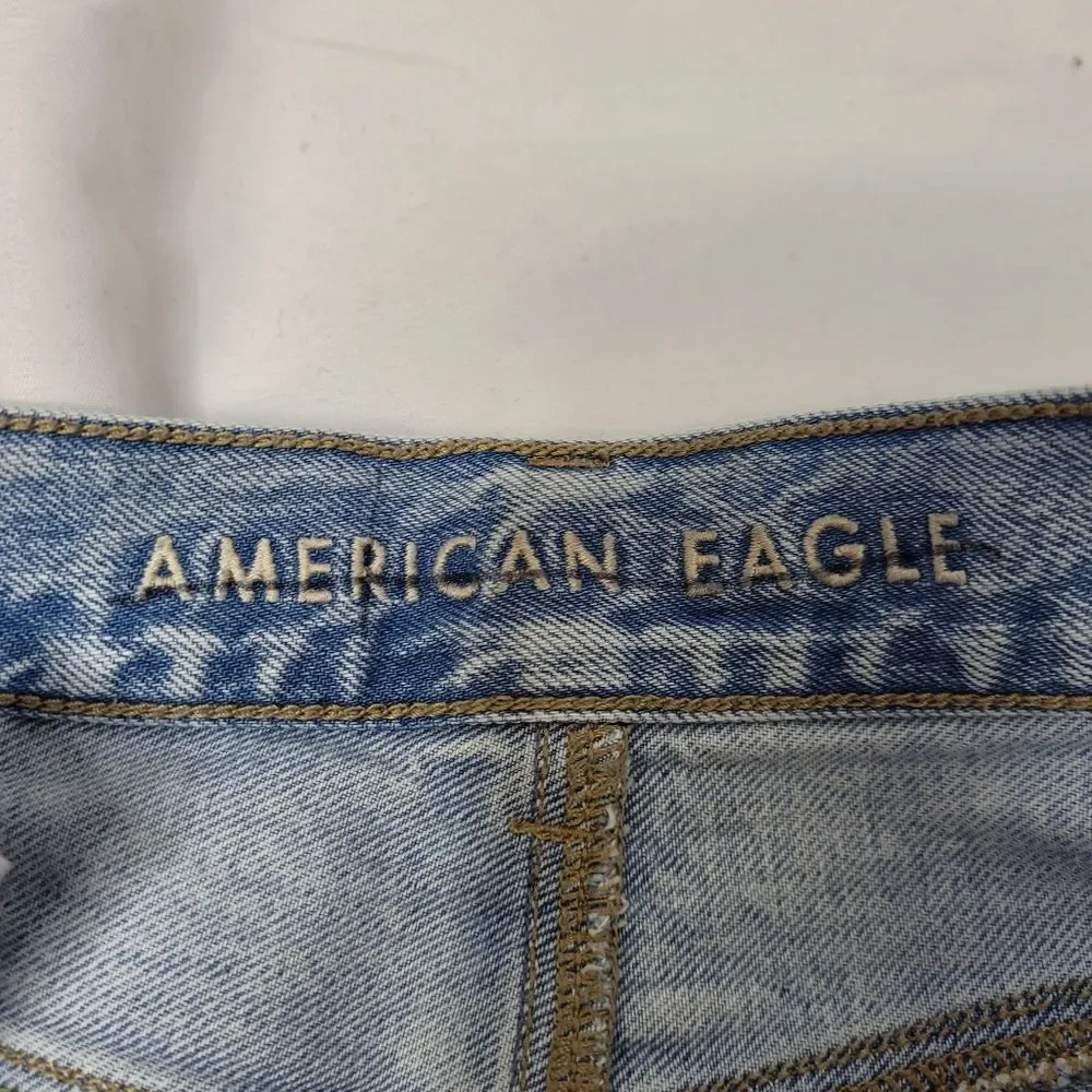 AMERICAN EAGLE distressed‎ destroyed cropped high rise mom jean 6 long